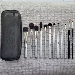 AOA Studio Brush Bundle